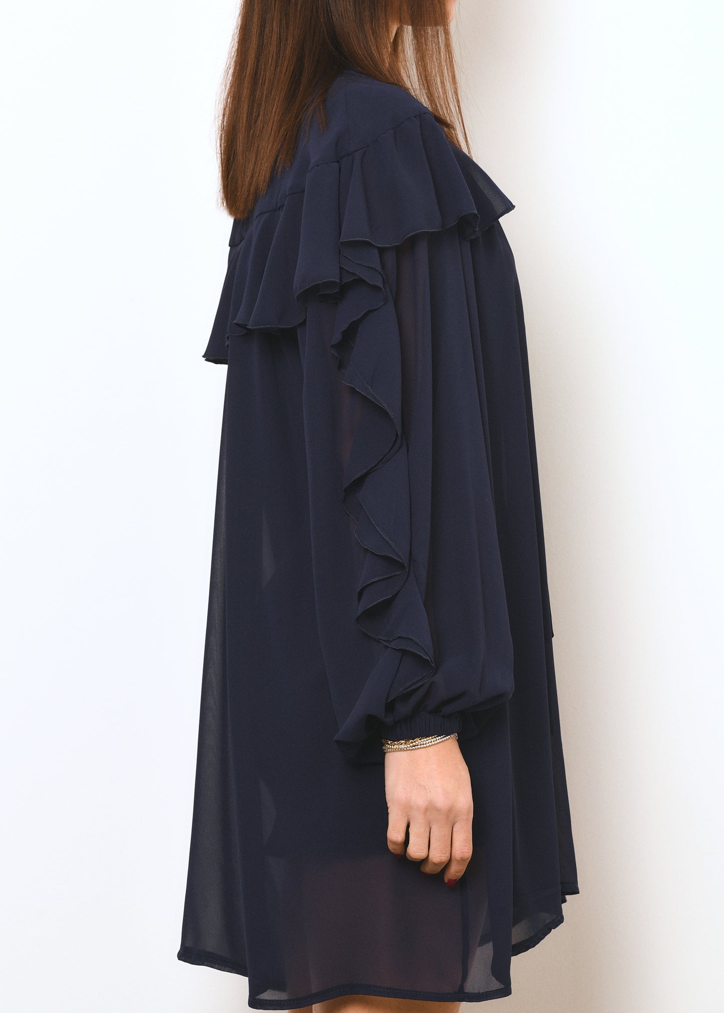 ABITO CON ROUCHES E VOLANT IN CHIFFON